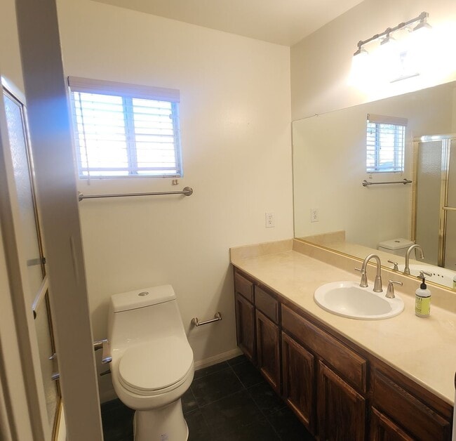 Building Photo - Amazing 2 story 4 bedroom home in Simi Val...