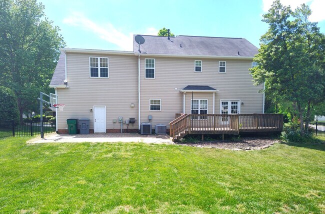 Building Photo - Stunning Corner Lot home located within a cul-de-sac in the Mitchell Glen Community!