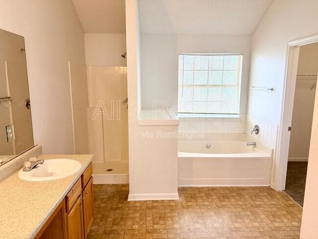 Building Photo - 231 Baywood Crossing