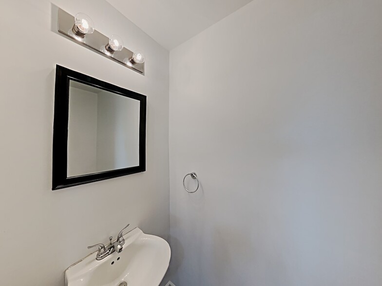 Building Photo - 649 Winchester Ct