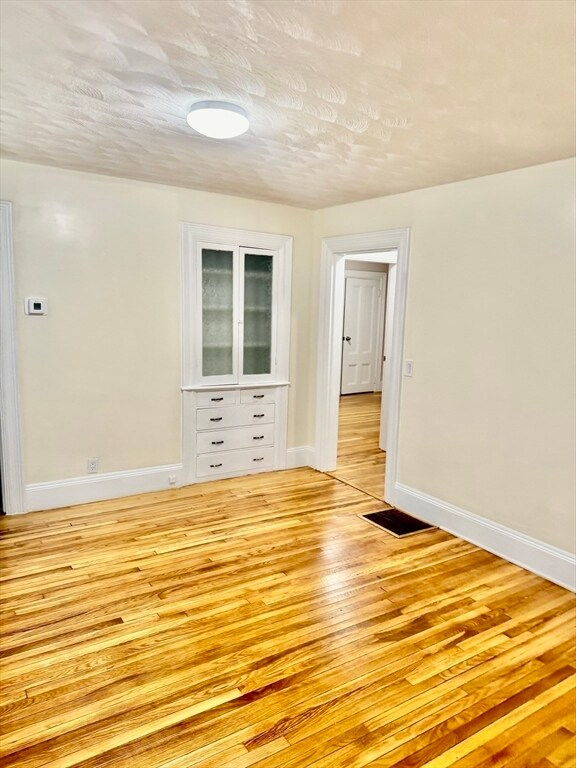 Building Photo - 8 Oneida St