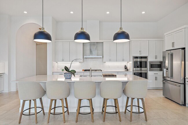 Building Photo - 8270 SE Pennock Trail