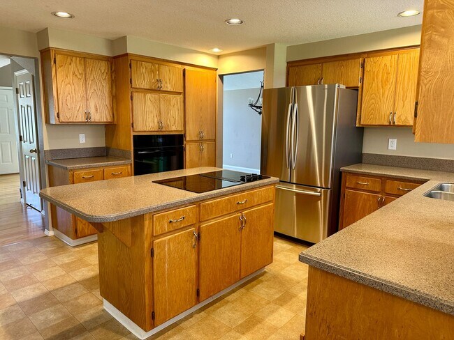 Building Photo - Lovely 4 bedroom in Wilsonville