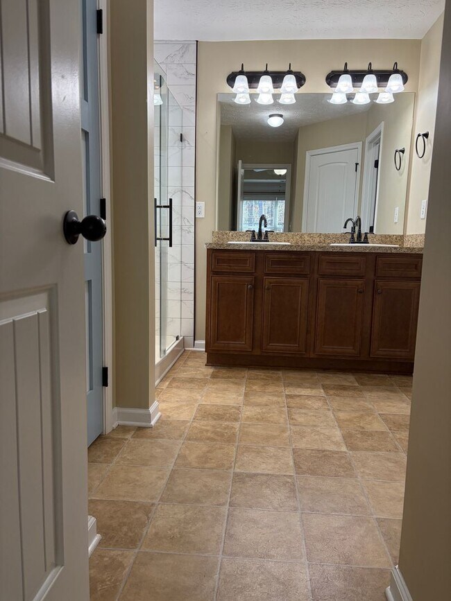 Building Photo - Beautiful Stepless Ranch