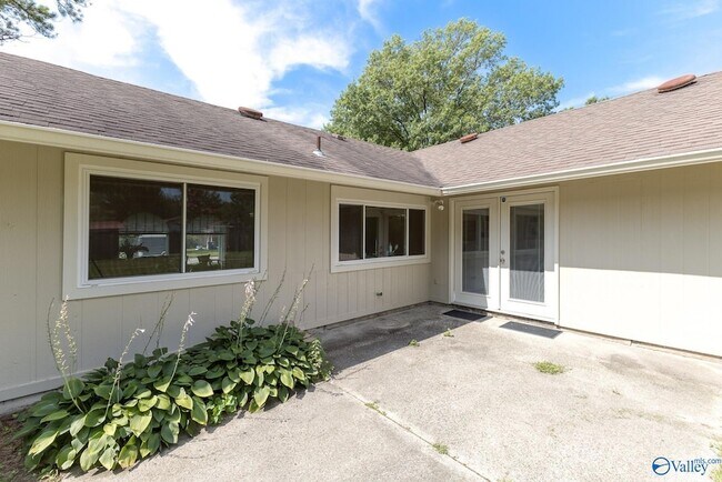 Building Photo - 1907 Waxleaf Green SE