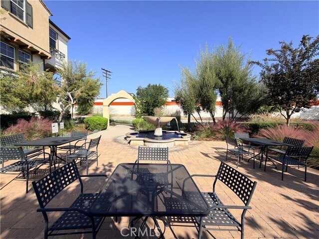 Building Photo - 818 Santa Fe Ave