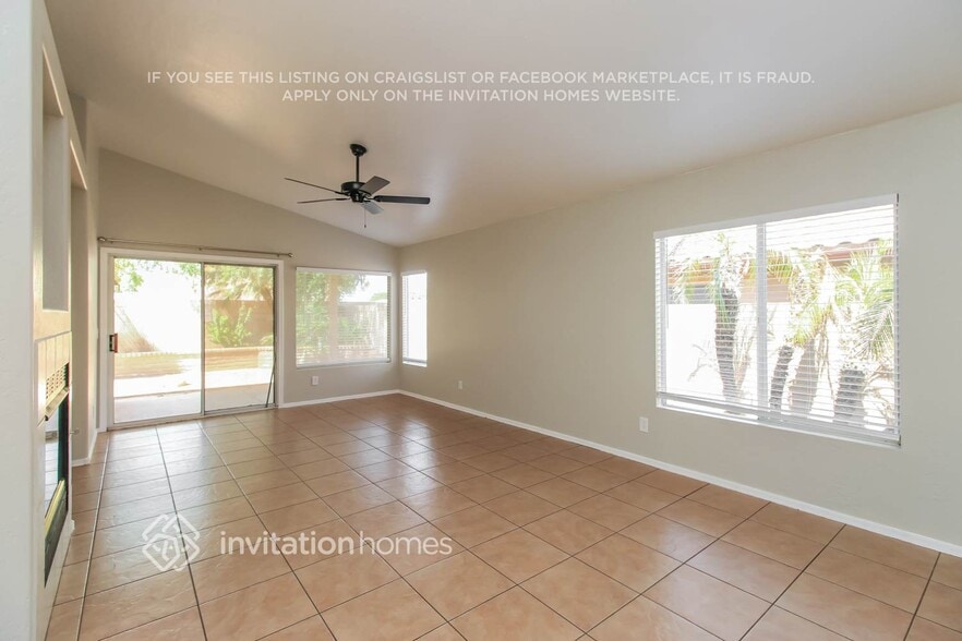 Building Photo - 898 S Silverado St