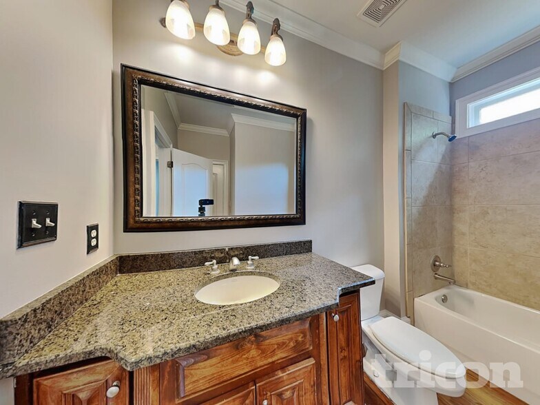 Building Photo - 5840 Cool Springs Dr