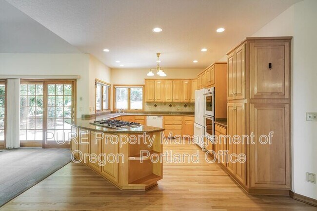 Building Photo - 14020 SW 158th Terrace