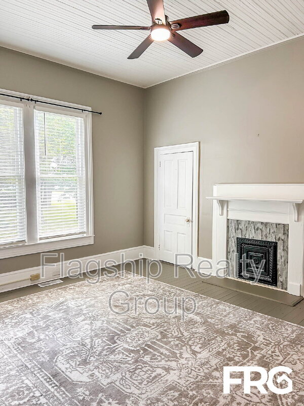 Building Photo - 304 N Caswell St