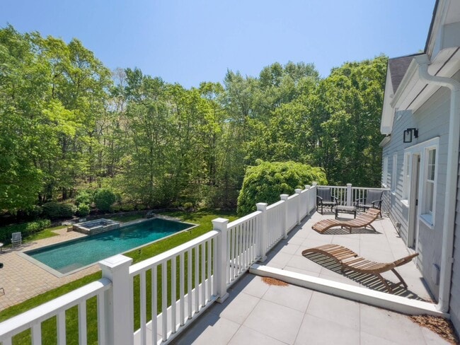 Building Photo - 118 Water Mill Towd Rd