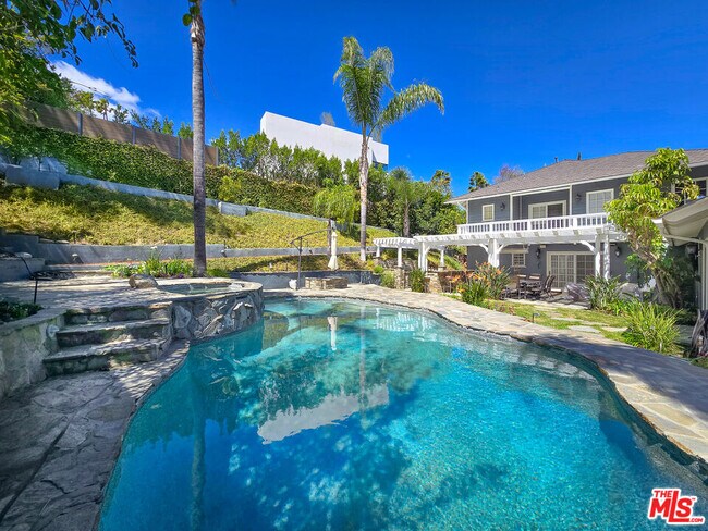 Building Photo - 3690 Crownridge Dr