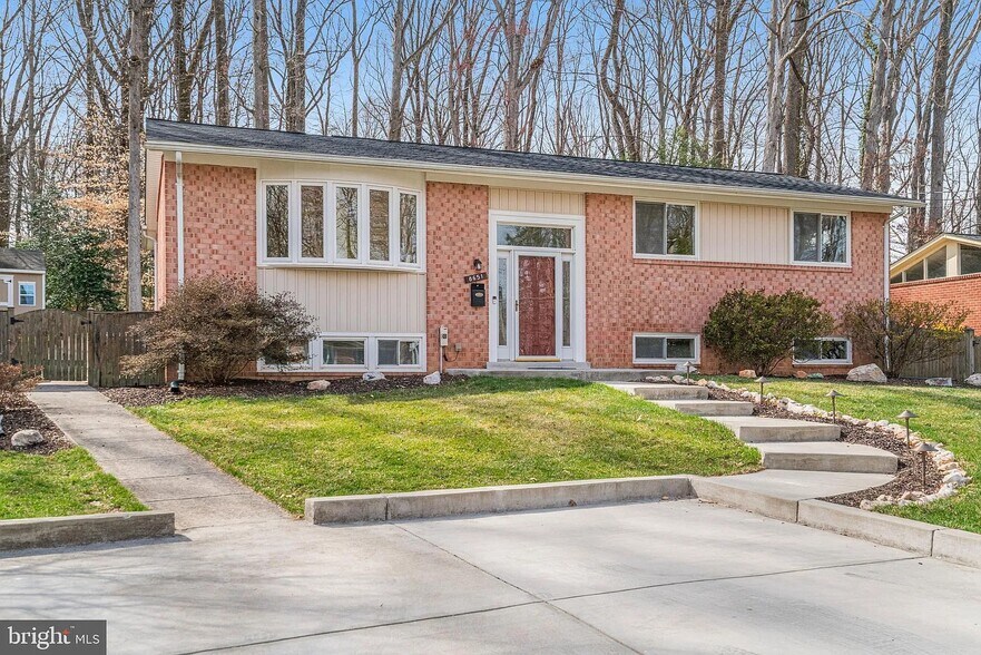 Building Photo - 8651 Cromwell Dr