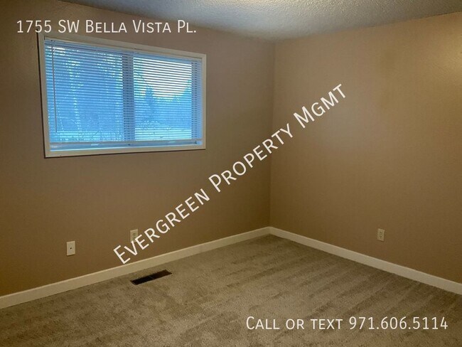 Building Photo - 3BR/2BA Open Floor Plan Kitchen Home- Spac...