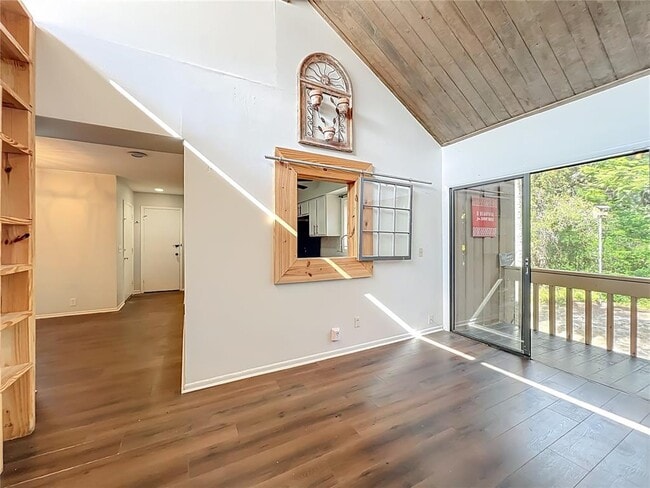 Building Photo - 233 Crown Oaks Way