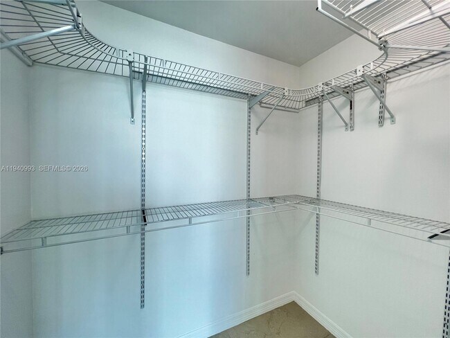 Building Photo - 333 NE 24th St