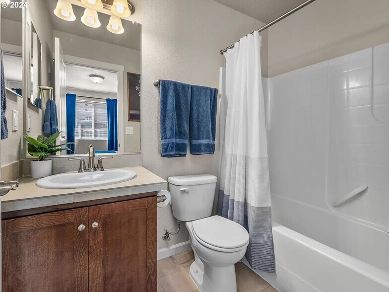 Bath-2 - 126 NE 78th Ave