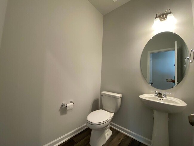 Building Photo - 702 Gimari Dr