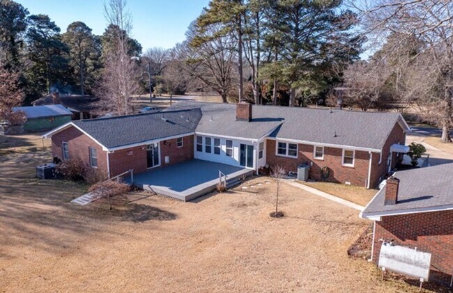 Building Photo - 1404 Shelton Rd