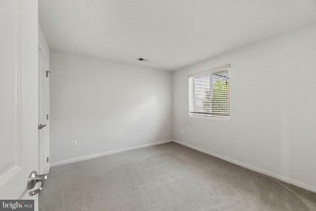 Building Photo - 2720 Fredericksburg Rd
