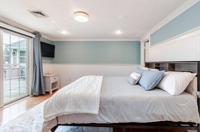 Building Photo - 45 Indian Hill Ave