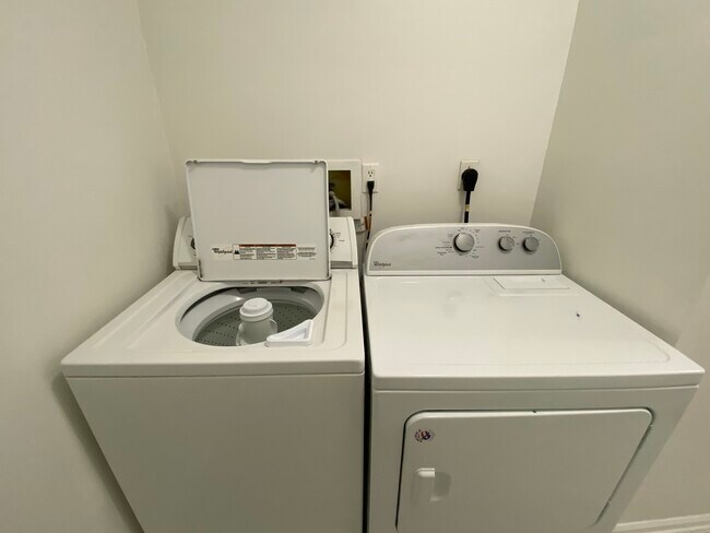 Building Photo - 6902 Colonial Ct