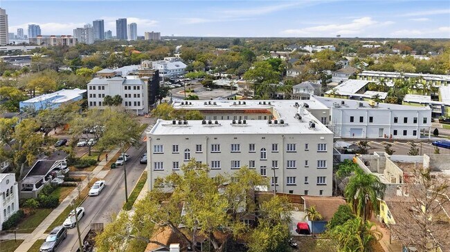 Building Photo - 2117 W Dekle Ave