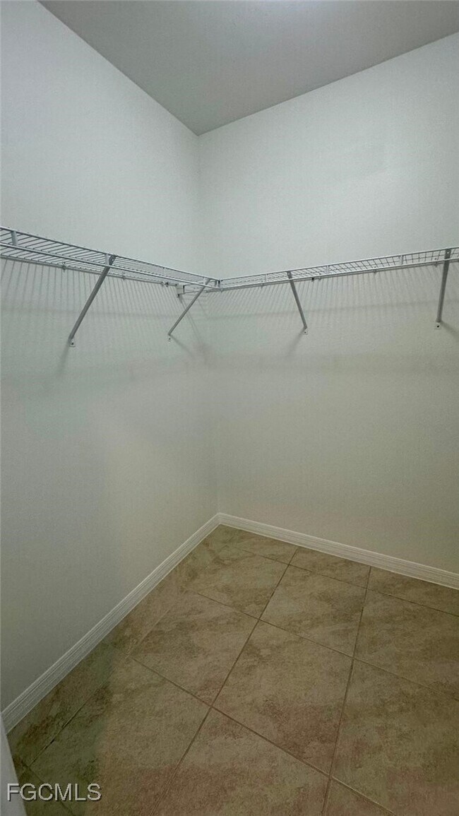 Building Photo - 3034 Royal Gardens Ave