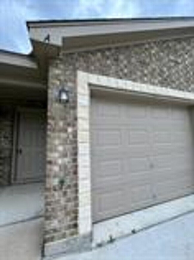 Building Photo - 403 Olaf Dr