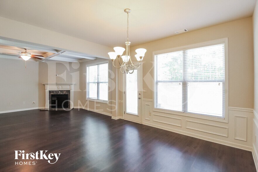 Building Photo - 7391 Silk Tree Pointe