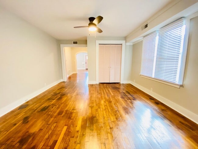 Building Photo - Updated 2 bedroom home with appliances!
