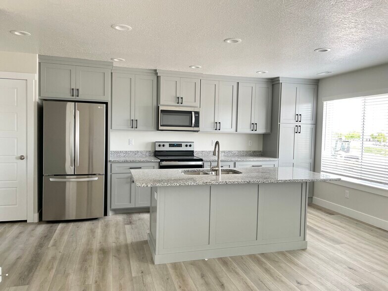 Building Photo - 4067 S 2800 W
