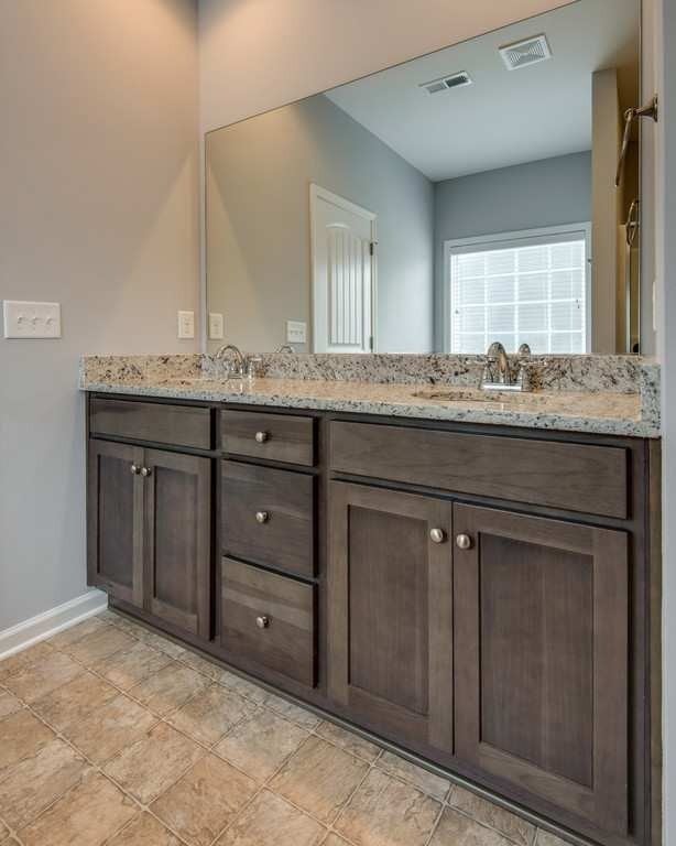 Building Photo - ***COMING SOON - 4 / 2 in Fairview Station...