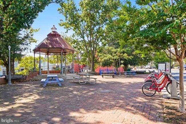 Building Photo - 7607 Eastern Ave NW