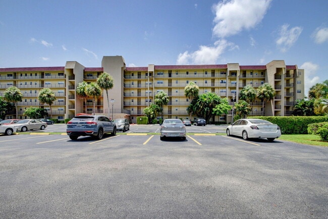 Building Photo - 3661 Via Poinciana