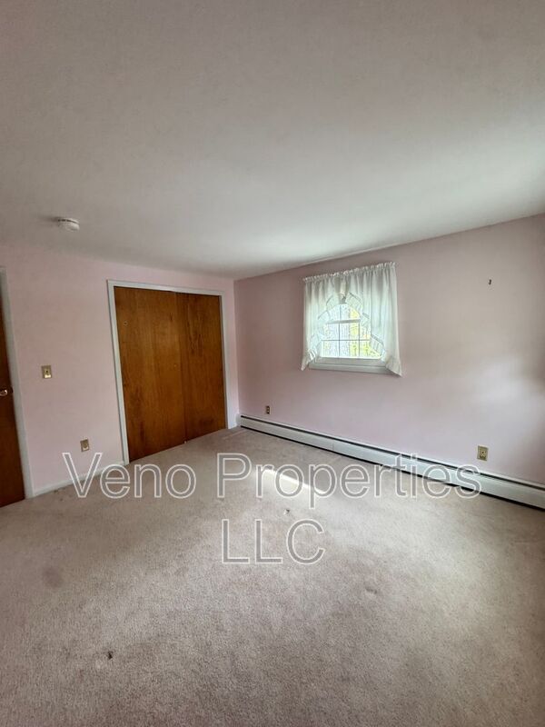 Building Photo - 23 Glenwood Dr