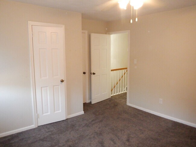 Building Photo - Downs1345-1347