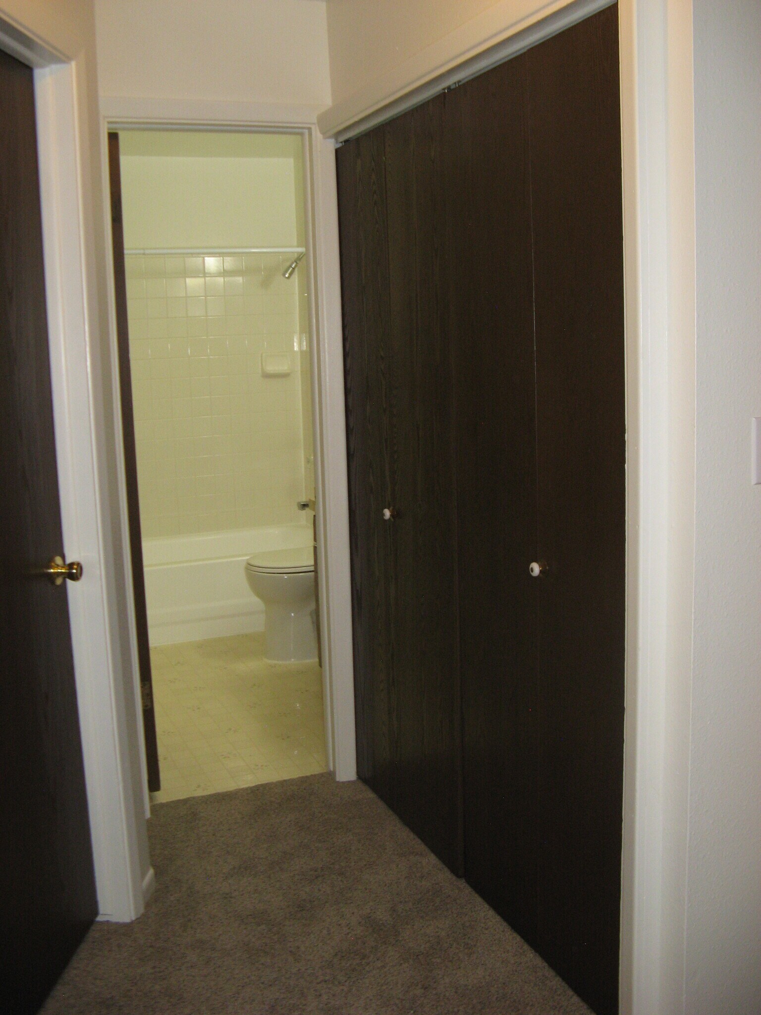 Building Photo - 732 Delaware Ave