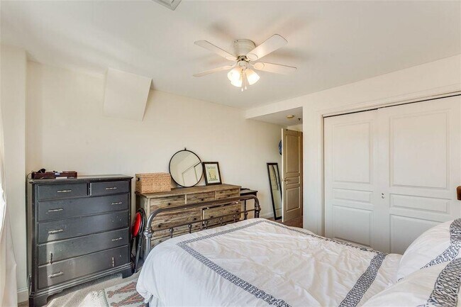 Building Photo - 711 Clinton St