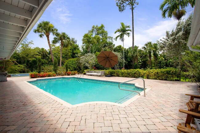 Building Photo - 12327 Quercus Ln