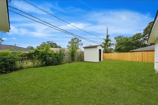 Building Photo - 405 Kelly Ln