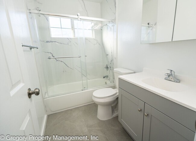 Building Photo - 2211 Pacific Ave