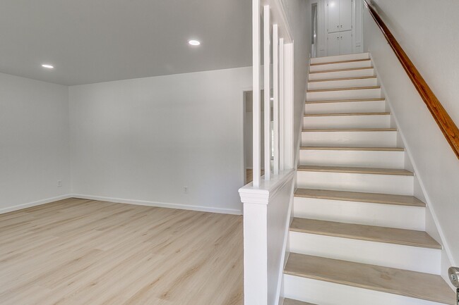 Building Photo - 1430 Westbrooke Terrace