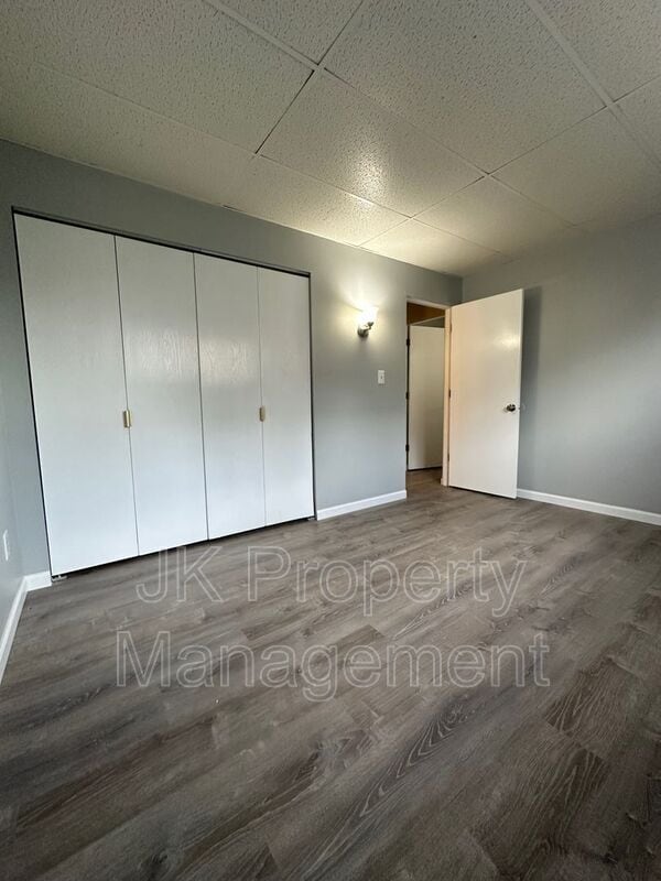 Building Photo - 1122 1st Ave SW