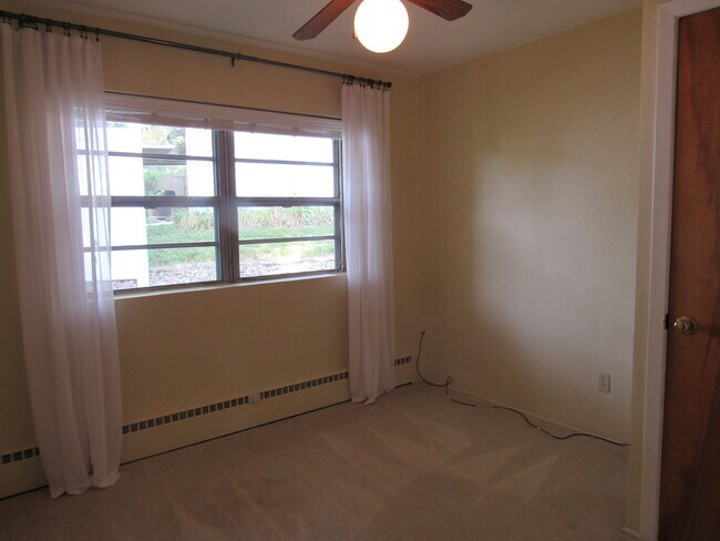 Building Photo - 1012 16th 1/2 St