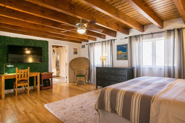 Building Photo - 610 Carlisle Blvd SE