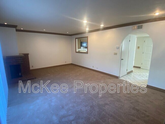 Building Photo - 5430 Linda Vista Rd