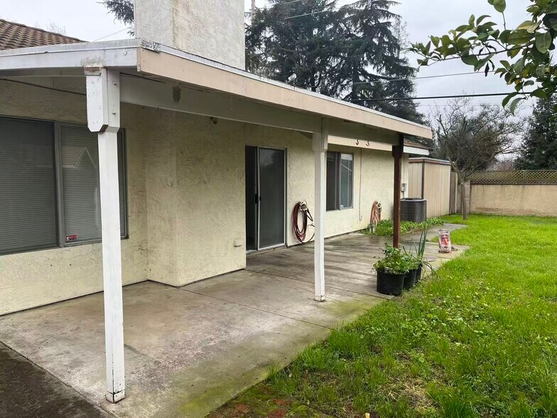 Building Photo - 2825 Woodland Ave