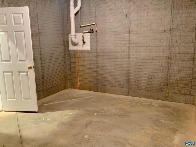 Building Photo - 1808 Clay Dr