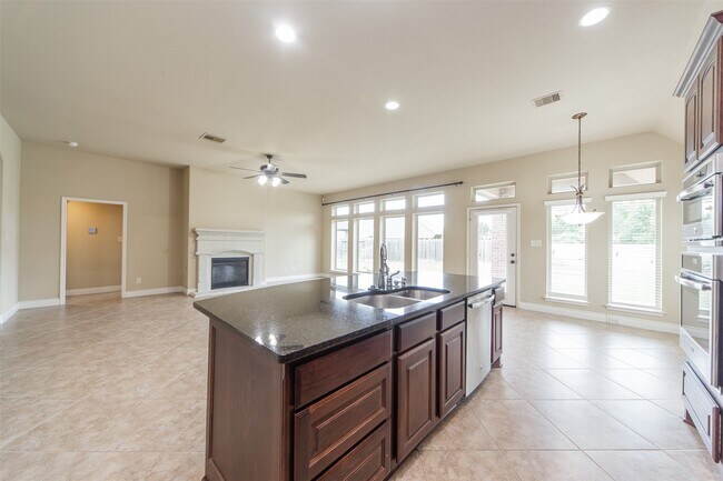 Building Photo - 27106 Cross Pointe Ct